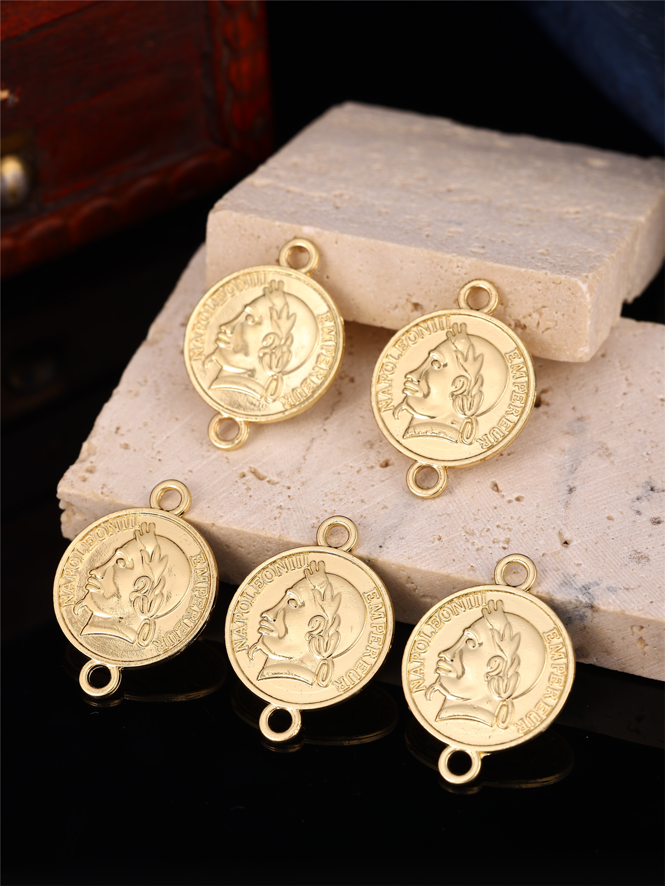 Coin-Shaped DIY Women's Robe A - Vintage Collectible Item 评论和价格