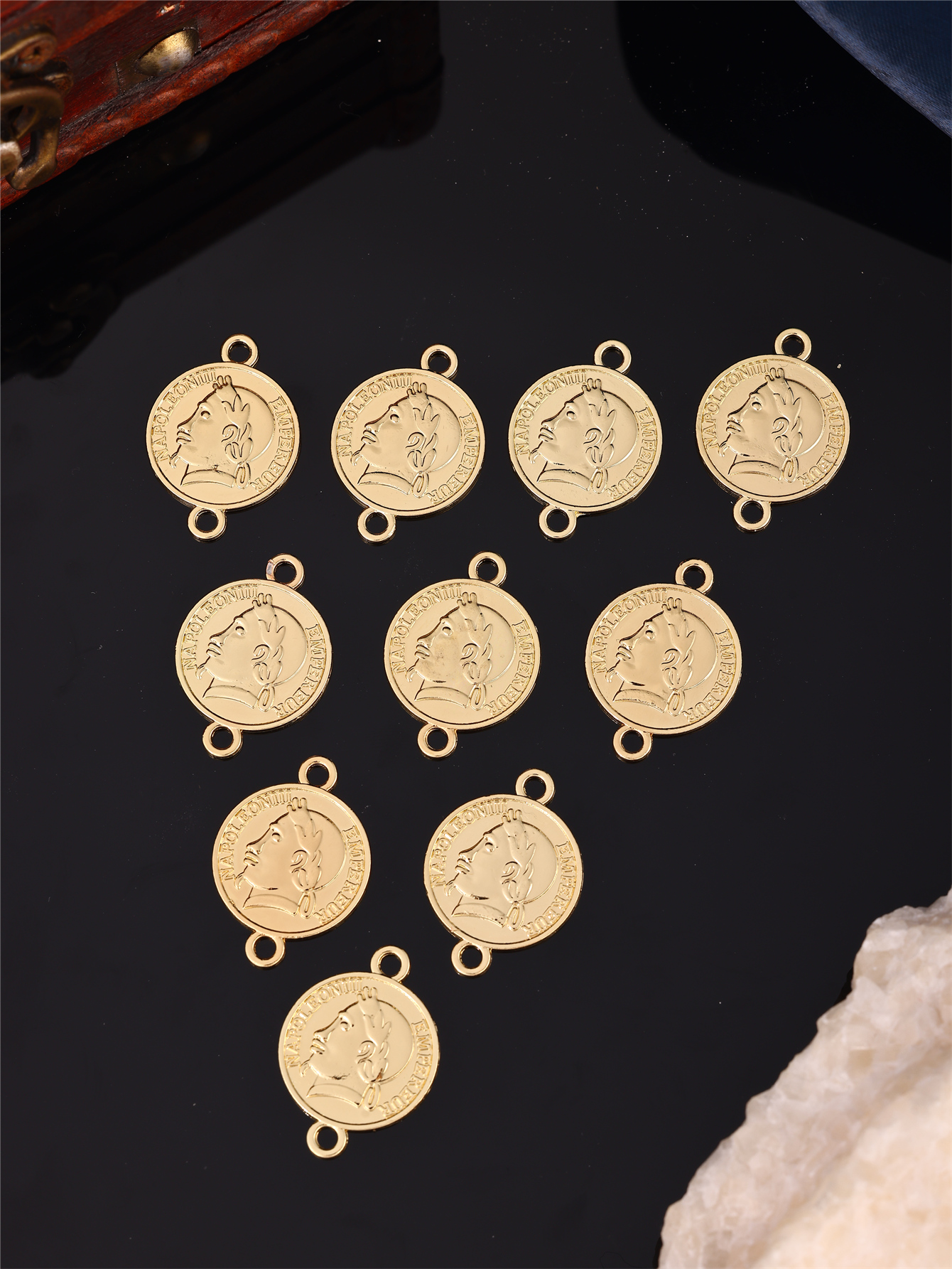 Coin-Shaped DIY Women's Robe A - Vintage Collectible Item 评论和价格