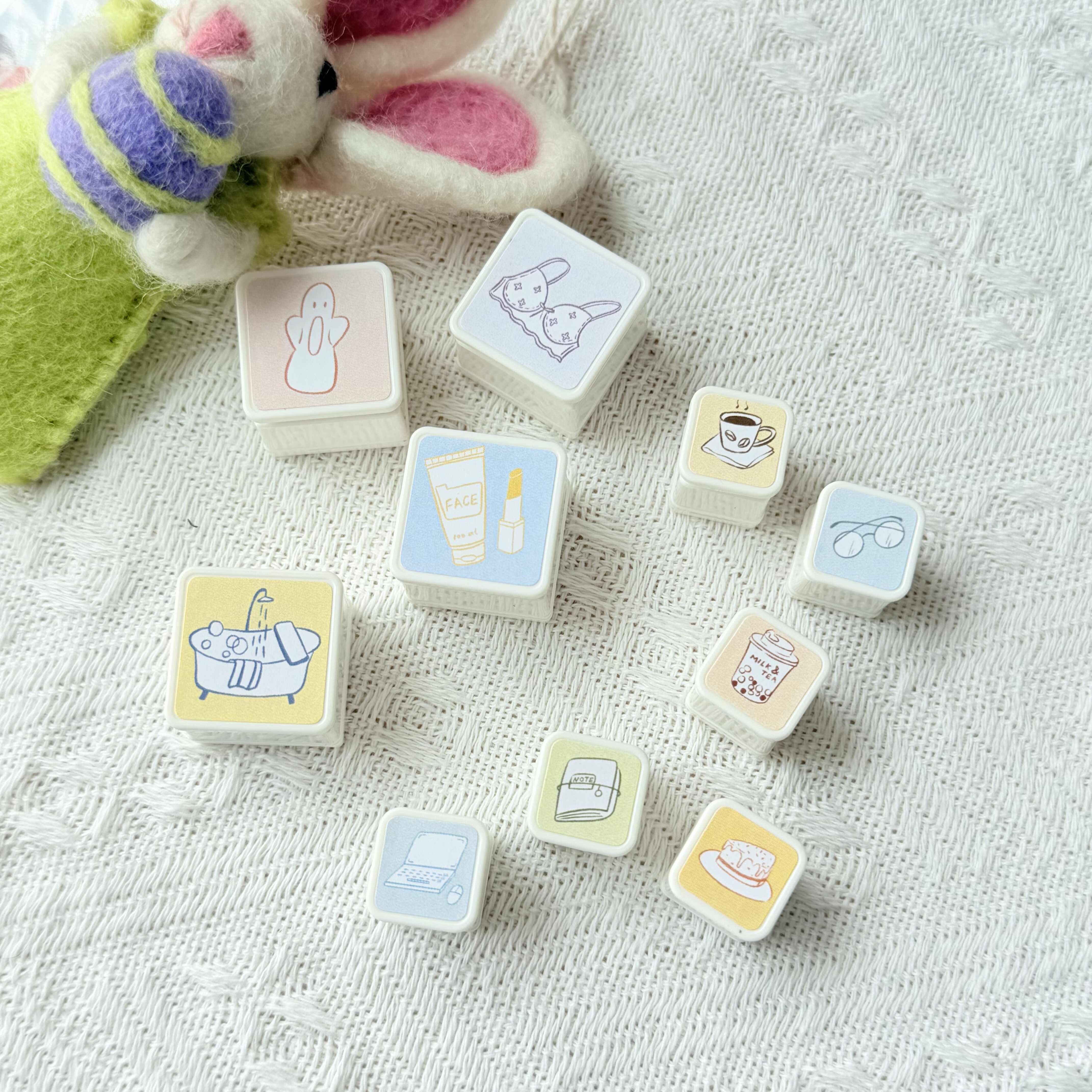 Lynn Studio Vintage Girls' Dai - Vintage Collectible Stamps 评论和价格